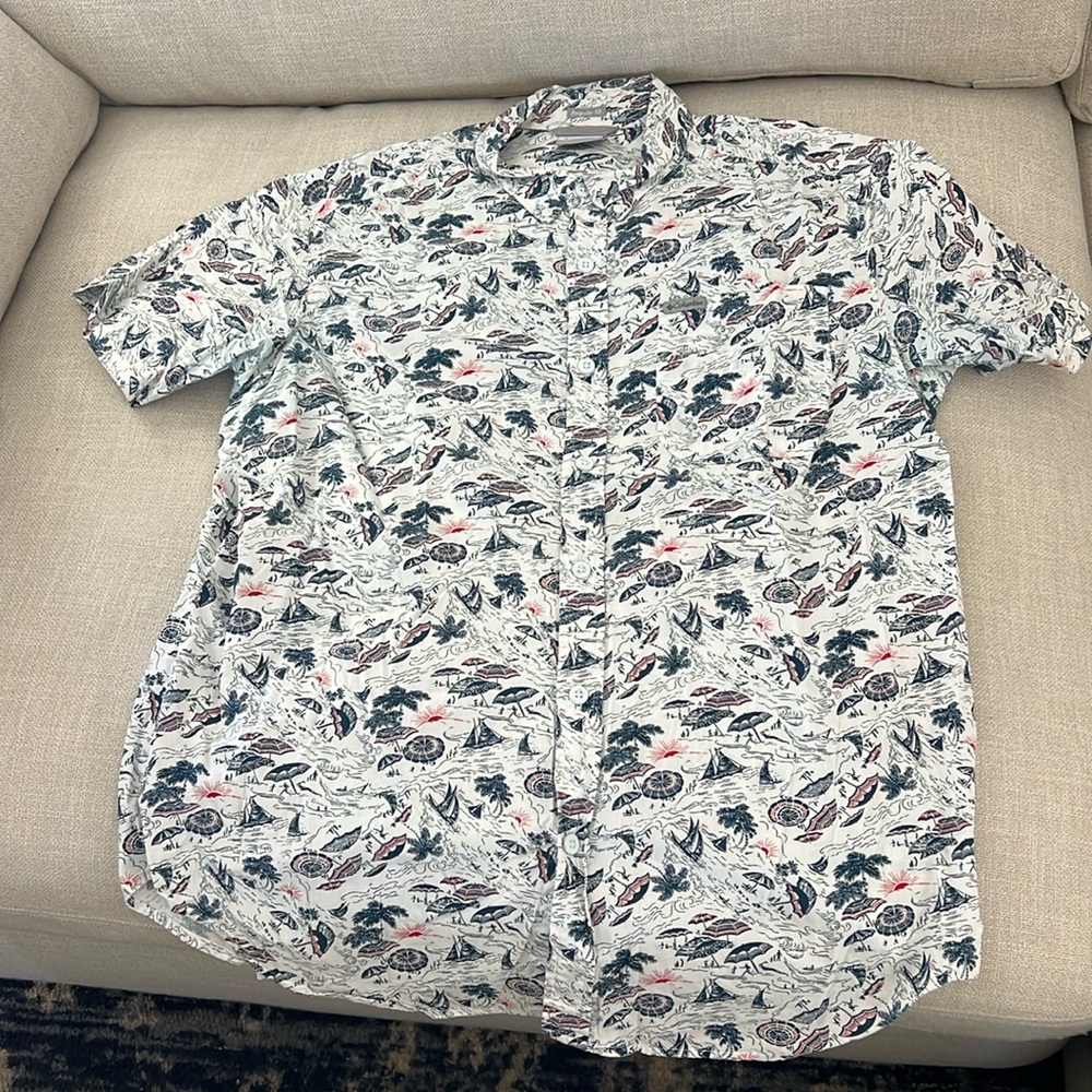 Men’s Columbia Button Down shirt